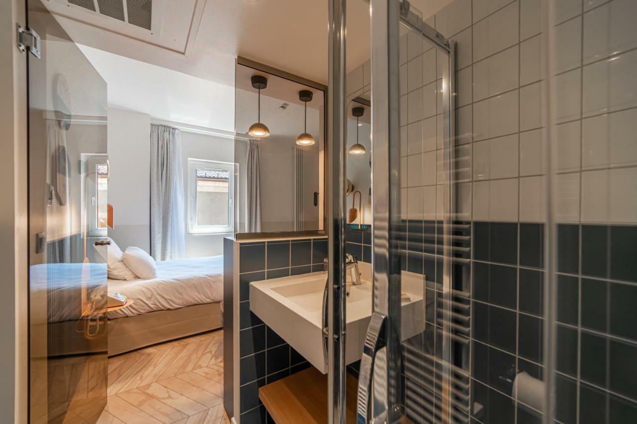 Single Room,831353027:JPEG
